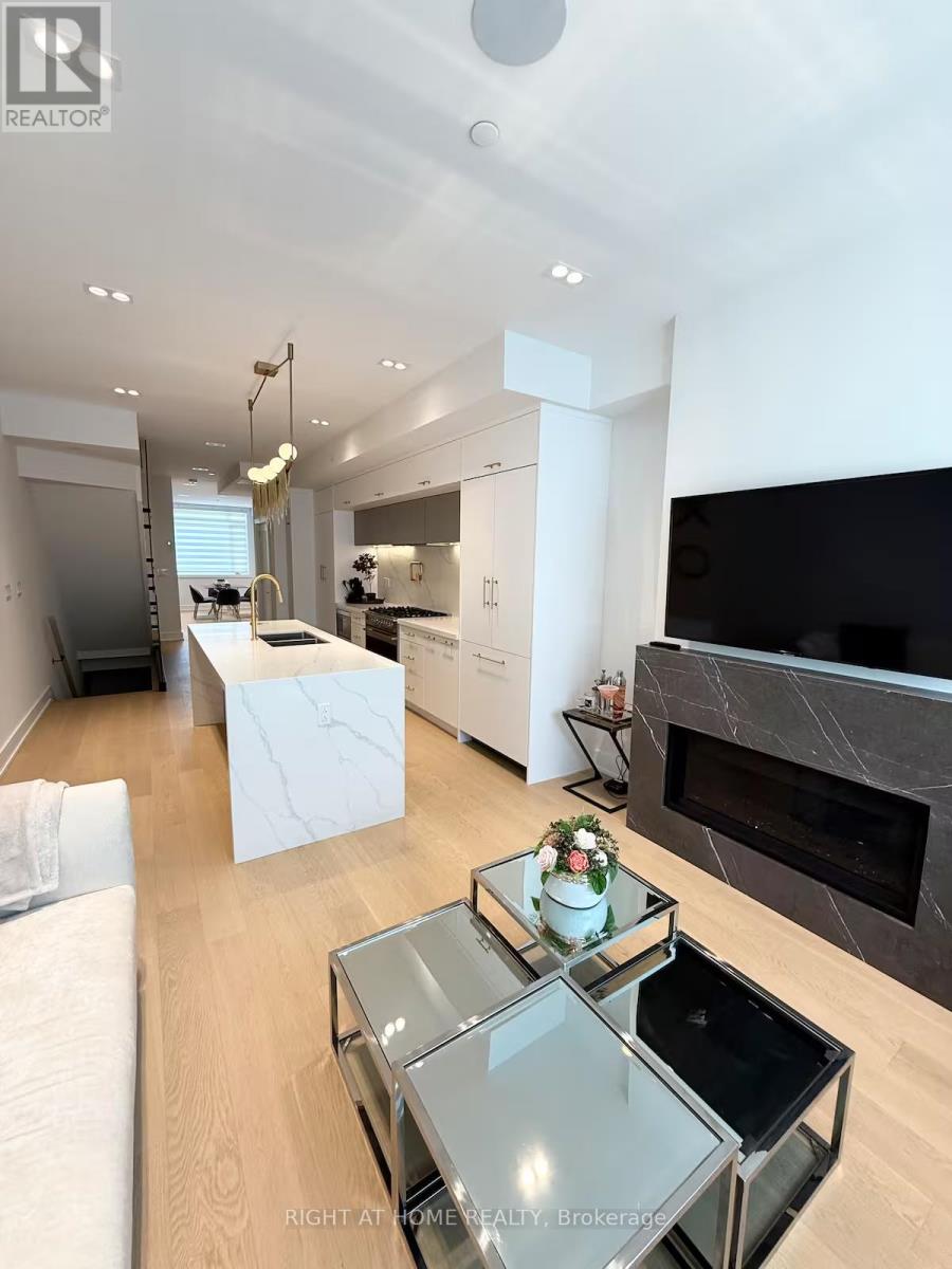 38b Churchill Avenue W, Toronto, Ontario  M2N 1Y7 - Photo 8 - C12652000