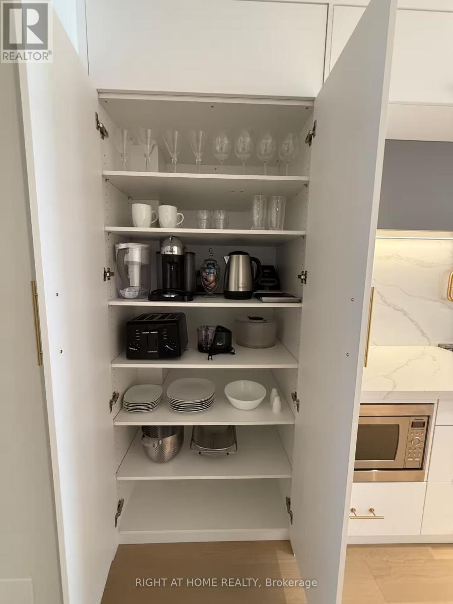 38b Churchill Avenue W, Toronto, Ontario  M2N 1Y7 - Photo 9 - C12652000