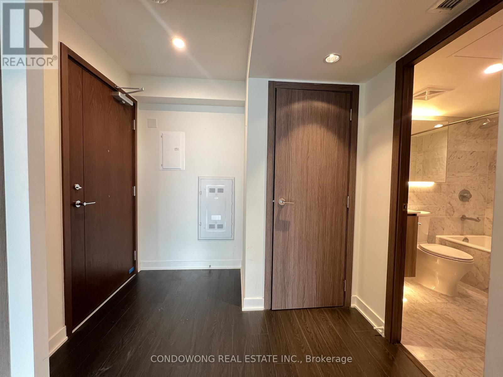 1815 - 19 Bathurst Street, Toronto, Ontario  M5V 0N2 - Photo 2 - C12652038