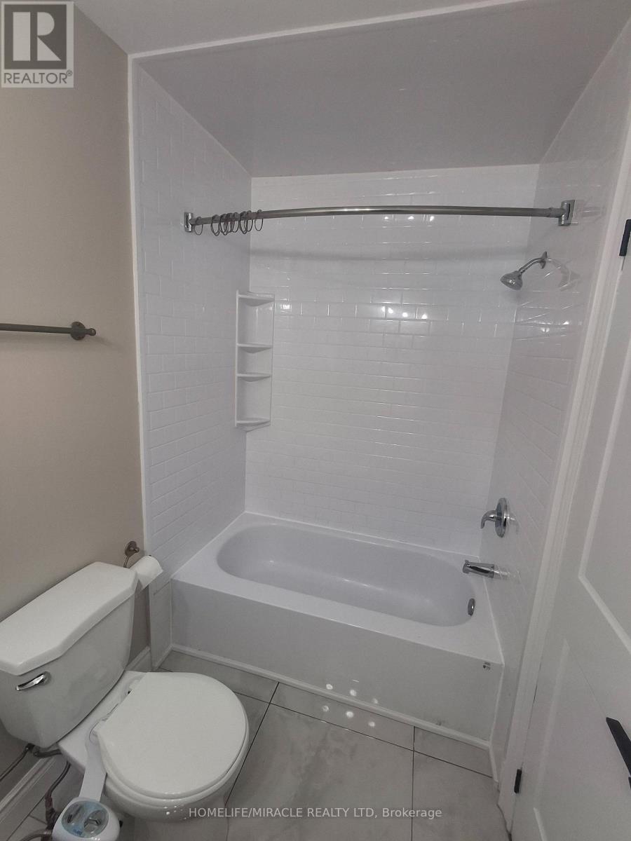 22 Graymar Road, Brampton, Ontario  L6S 1Z8 - Photo 12 - W12650644