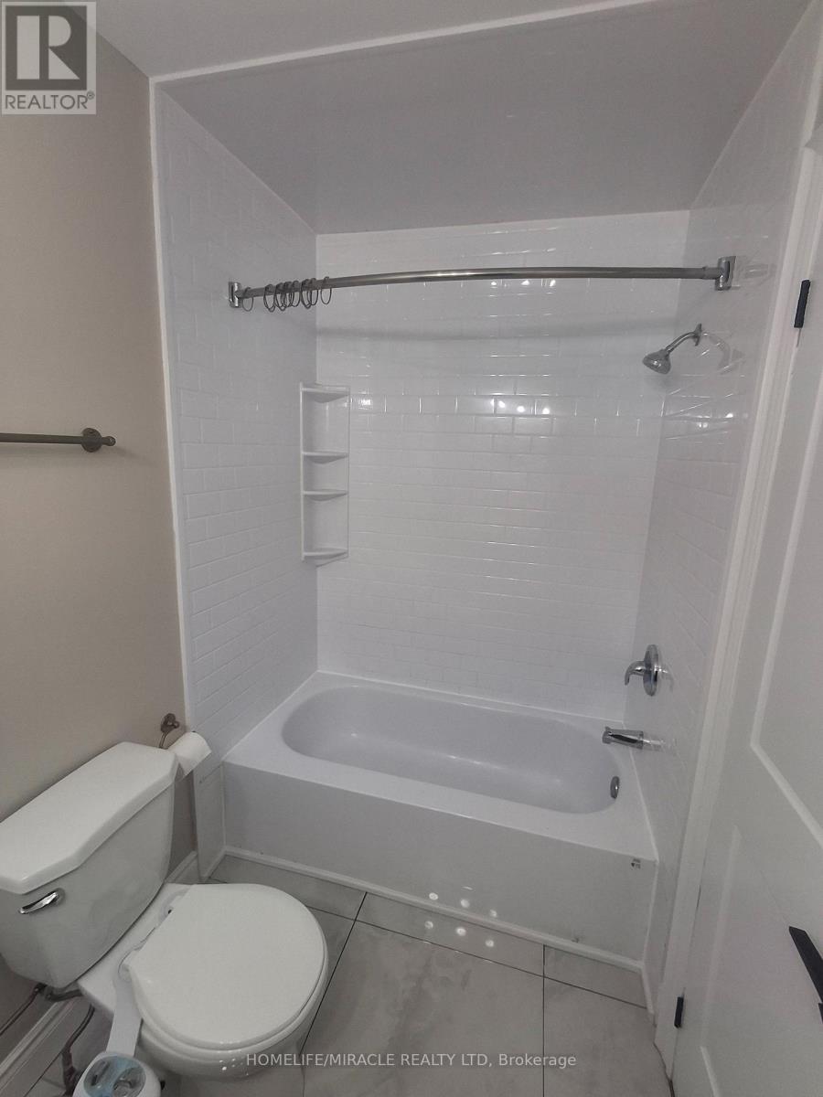 22 Graymar Road, Brampton, Ontario  L6S 1Z8 - Photo 11 - W12650644