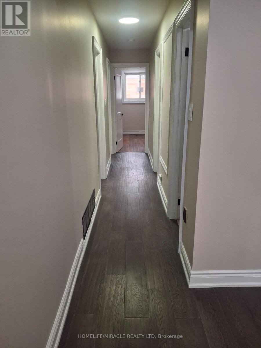 22 Graymar Road, Brampton, Ontario  L6S 1Z8 - Photo 9 - W12650644