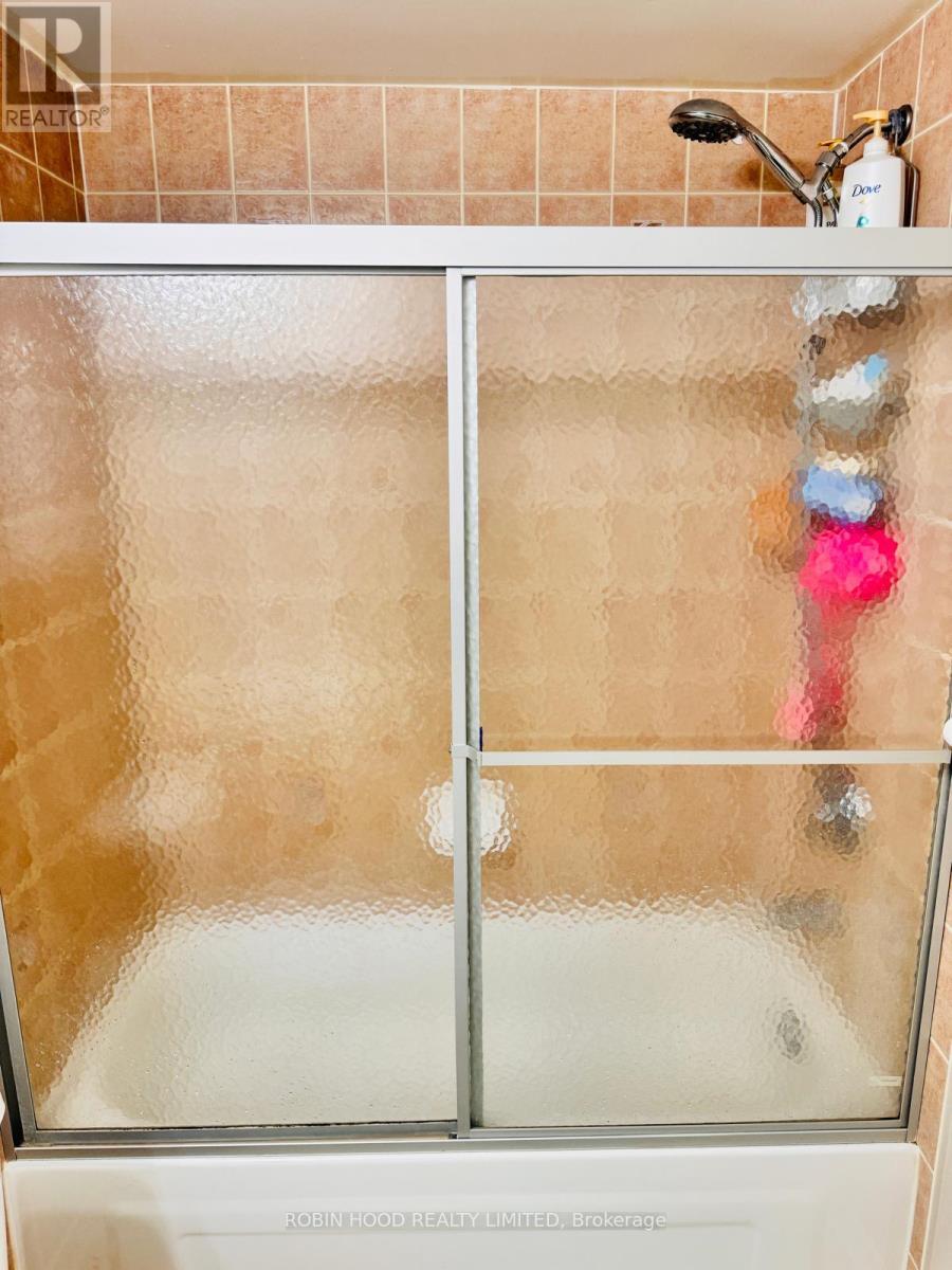 Main - 74 Pennyroyal Crescent, Brampton, Ontario  L6S 6J6 - Photo 10 - W12651948