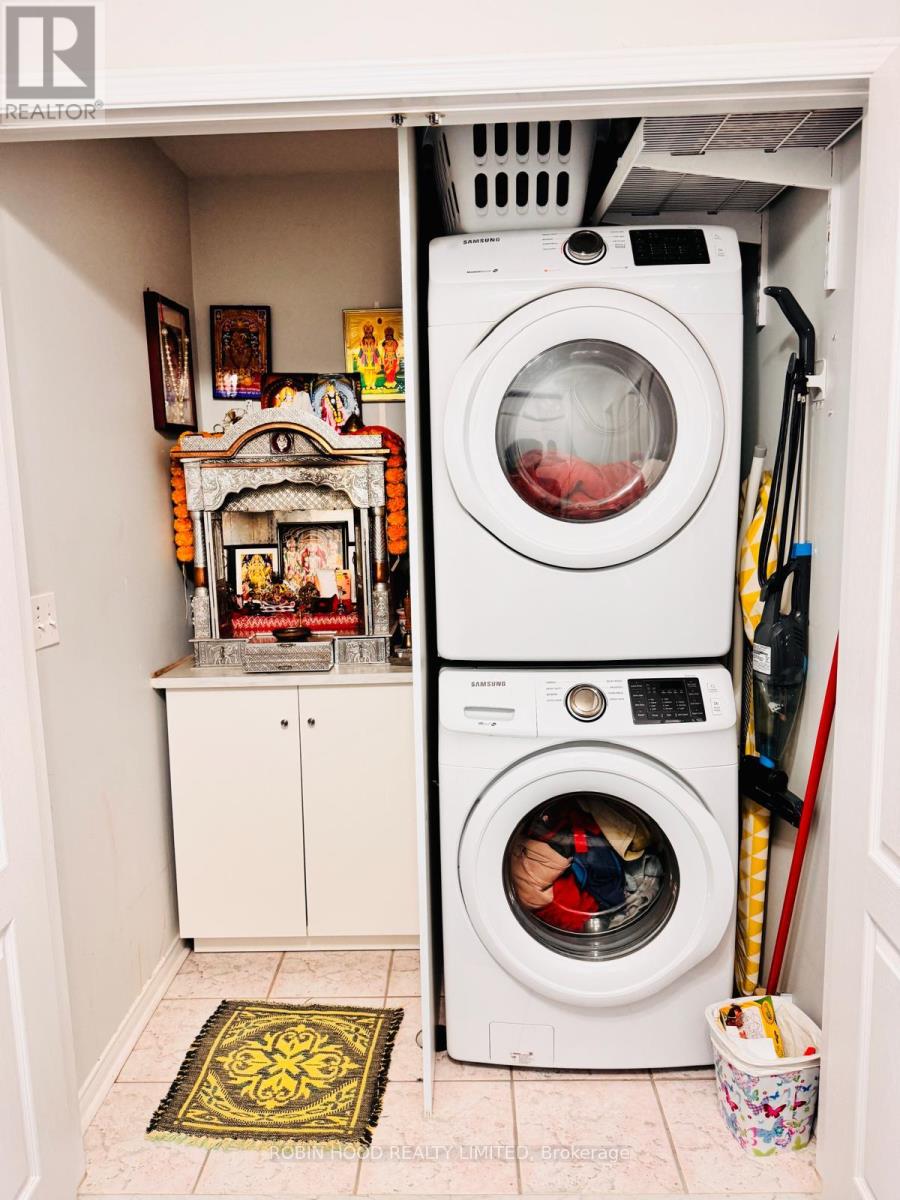 Main - 74 Pennyroyal Crescent, Brampton, Ontario  L6S 6J6 - Photo 15 - W12651948