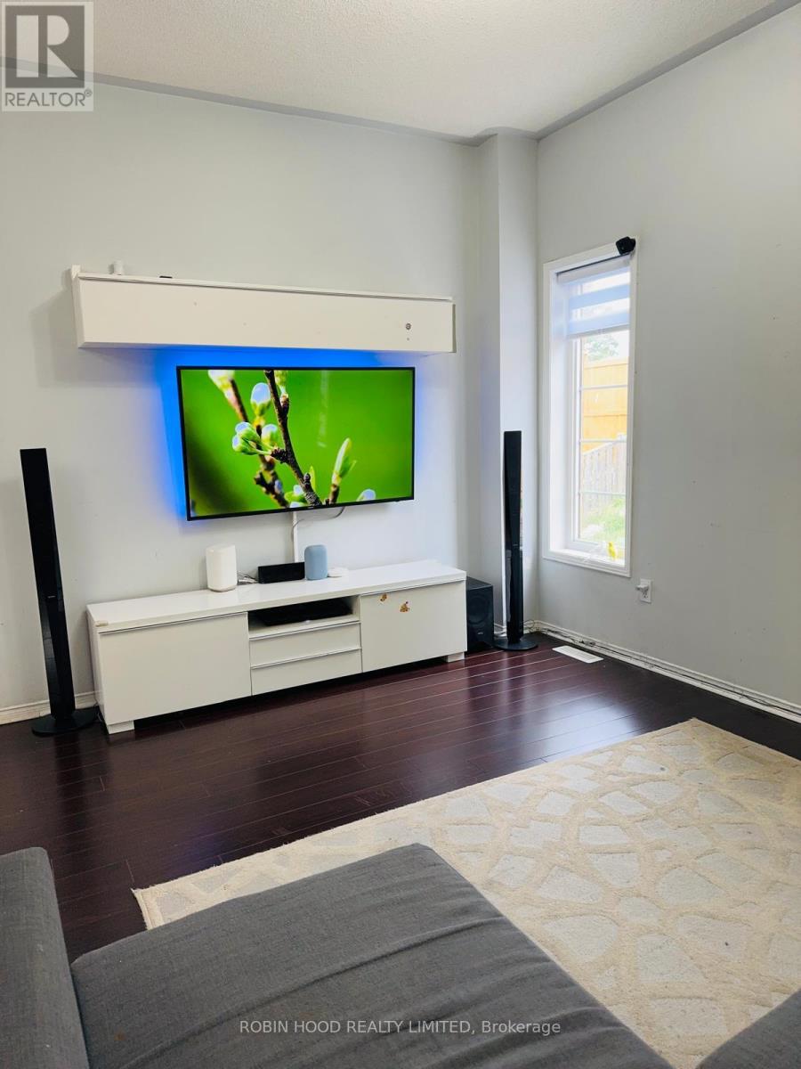 Main - 74 Pennyroyal Crescent, Brampton, Ontario  L6S 6J6 - Photo 4 - W12651948