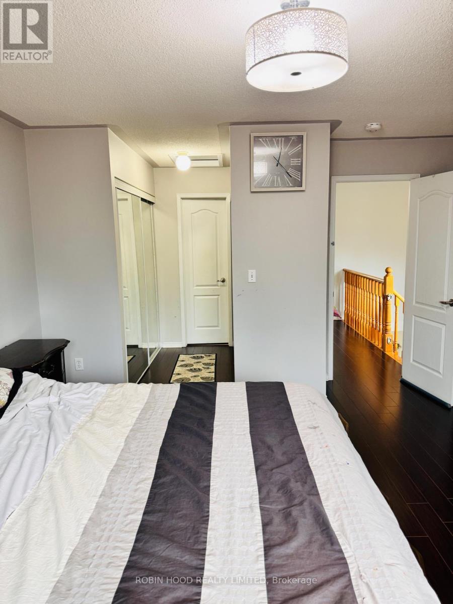 Main - 74 Pennyroyal Crescent, Brampton, Ontario  L6S 6J6 - Photo 8 - W12651948