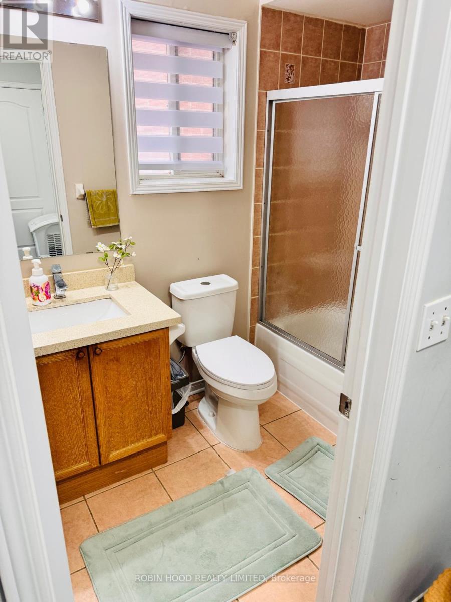 Main - 74 Pennyroyal Crescent, Brampton, Ontario  L6S 6J6 - Photo 9 - W12651948