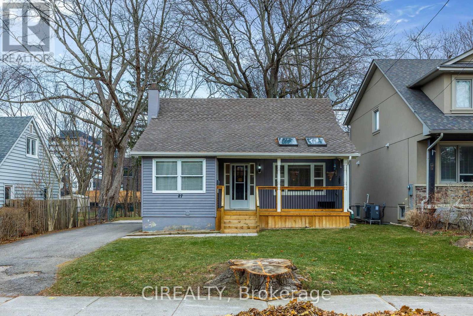 27 Pine Avenue S, Mississauga, Ontario  L5H 2P5 - Photo 3 - W12651994