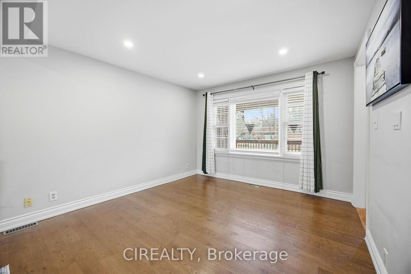 27 Pine Avenue S, Mississauga, Ontario  L5H 2P5 - Photo 31 - W12651994