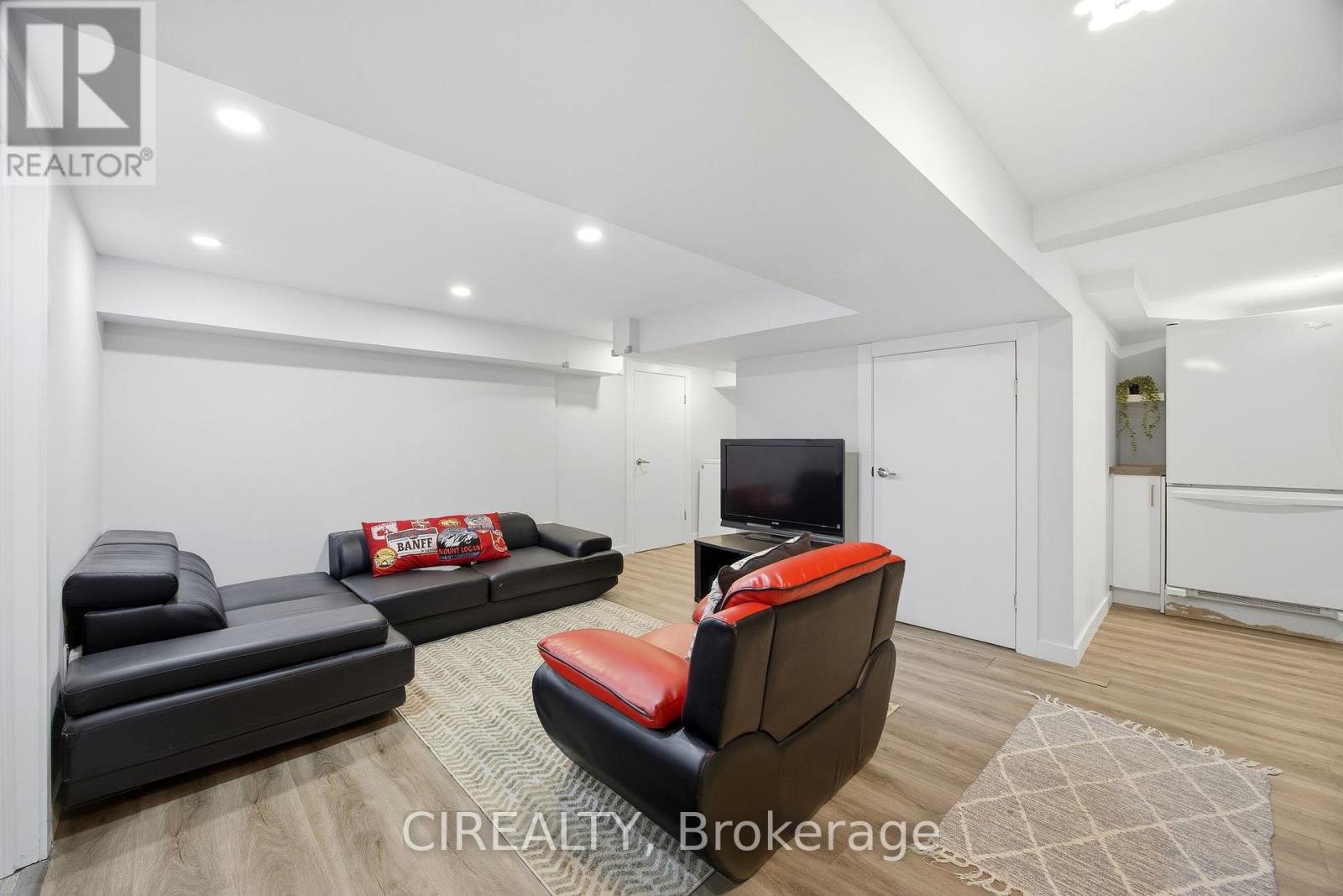 27 Pine Avenue S, Mississauga, Ontario  L5H 2P5 - Photo 45 - W12651994