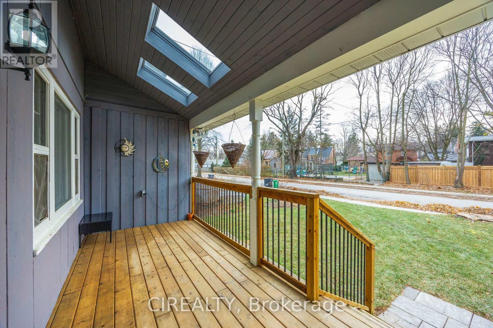 27 Pine Avenue S, Mississauga, Ontario  L5H 2P5 - Photo 6 - W12651994