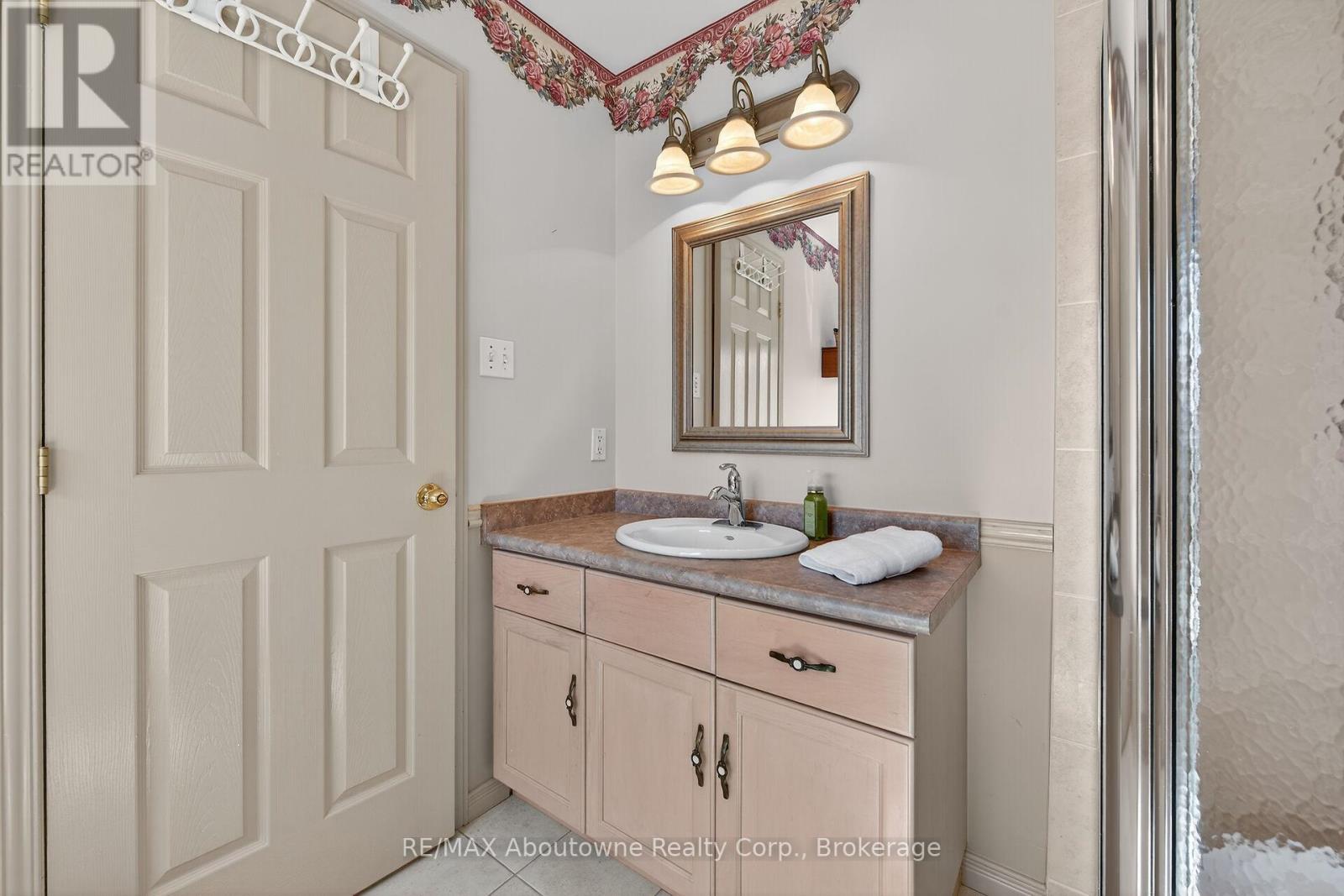 31 Elderberry Avenue, Grimsby, Ontario  L3M 5R5 - Photo 28 - X12442784