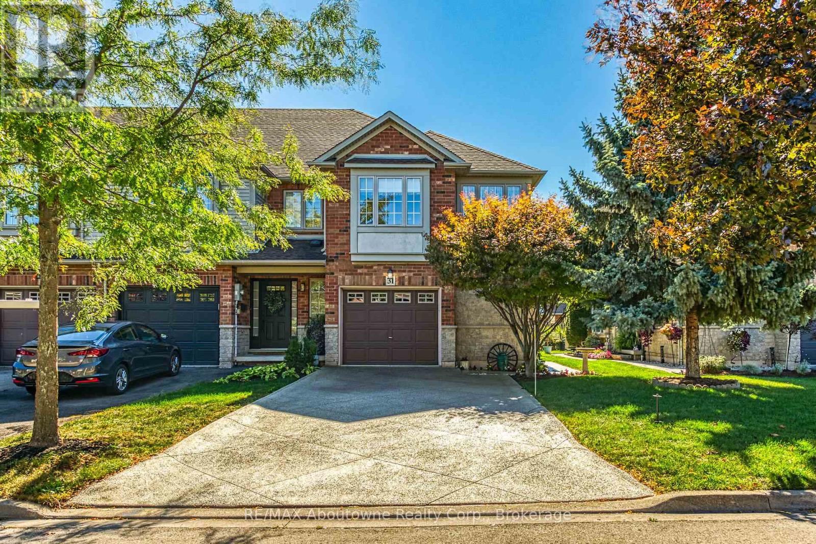 31 Elderberry Avenue, Grimsby, Ontario  L3M 5R5 - Photo 2 - X12442784