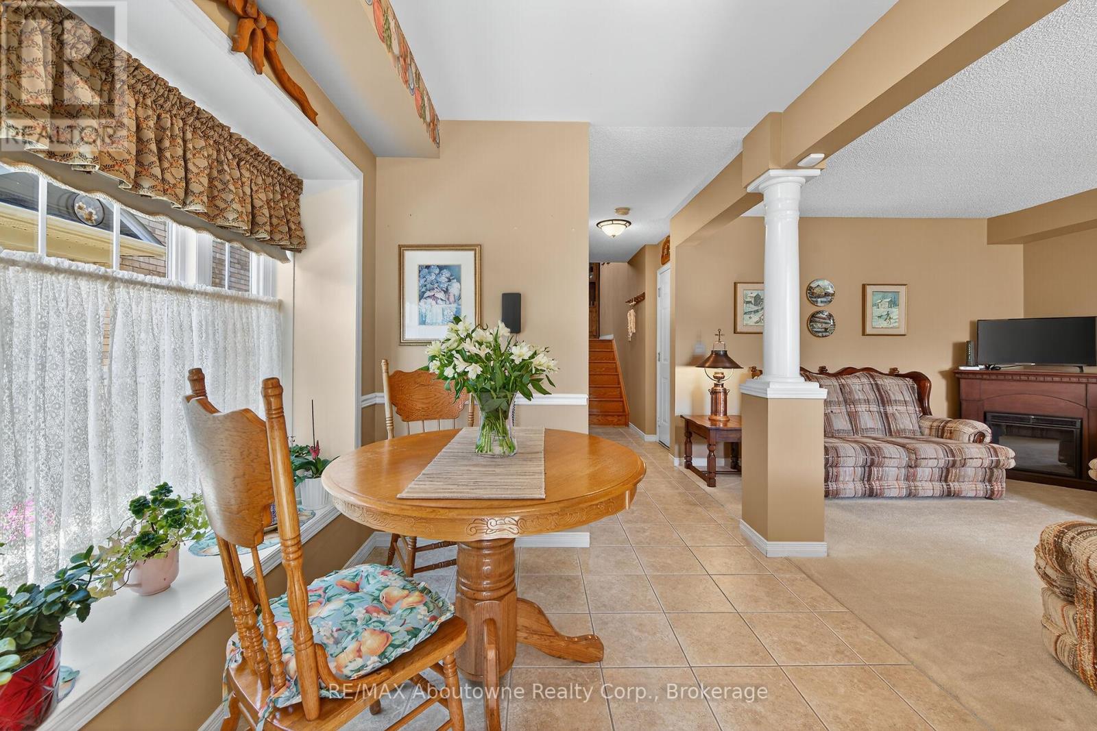 31 Elderberry Avenue, Grimsby, Ontario  L3M 5R5 - Photo 14 - X12442784