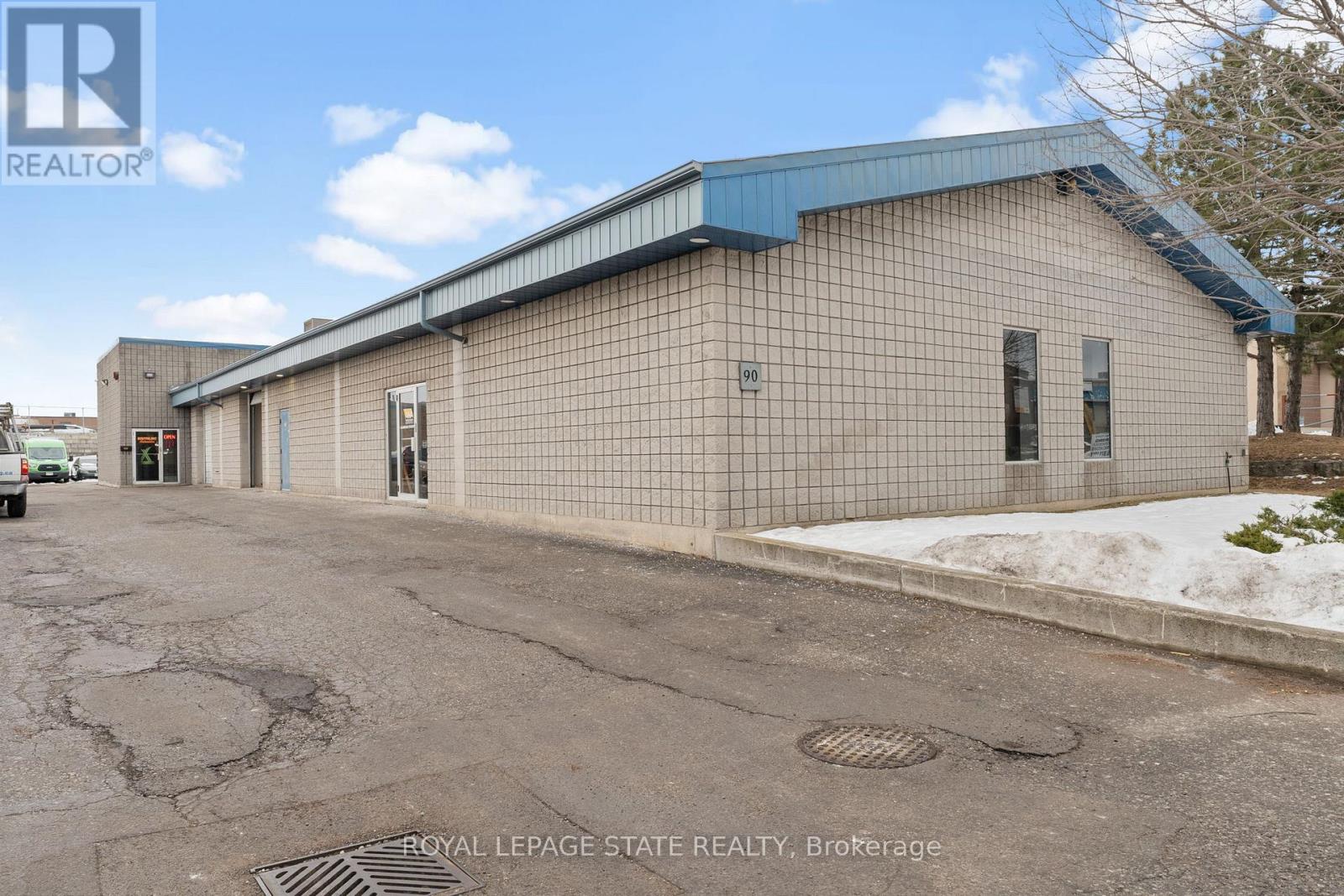 1 - 90 Hempstead Drive, Hamilton, Ontario  L8W 2E7 - Photo 5 - X12652008