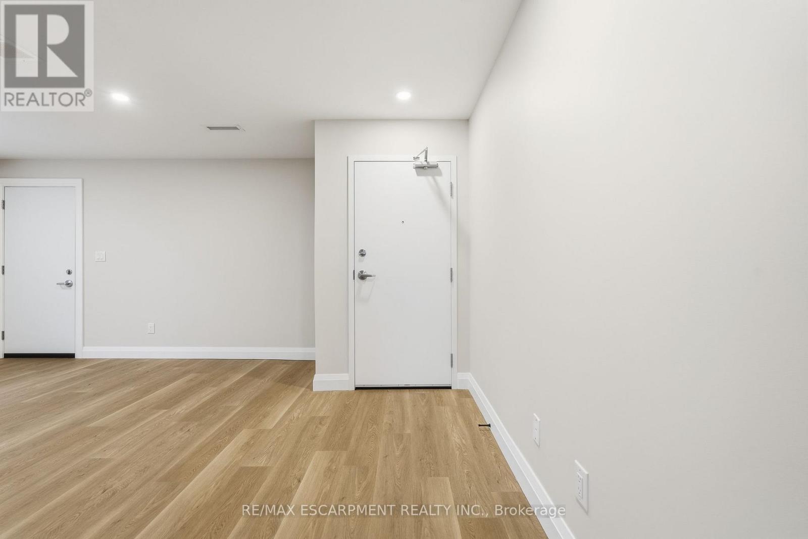 4 - 231 Park Street N, Hamilton, Ontario  L8L 1L9 - Photo 5 - X12652032