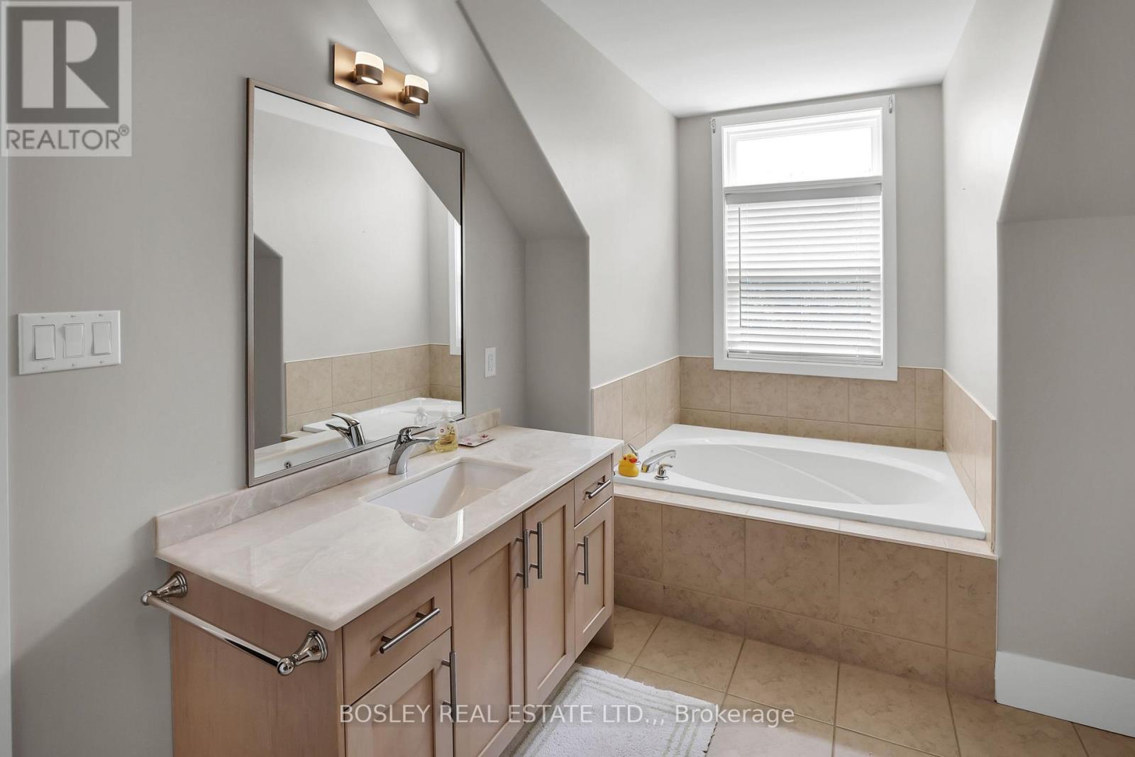 Th 3 - 481 Victoria Street, Niagara-On-The-Lake, Ontario  L0S 1J0 - Photo 15 - X12636288