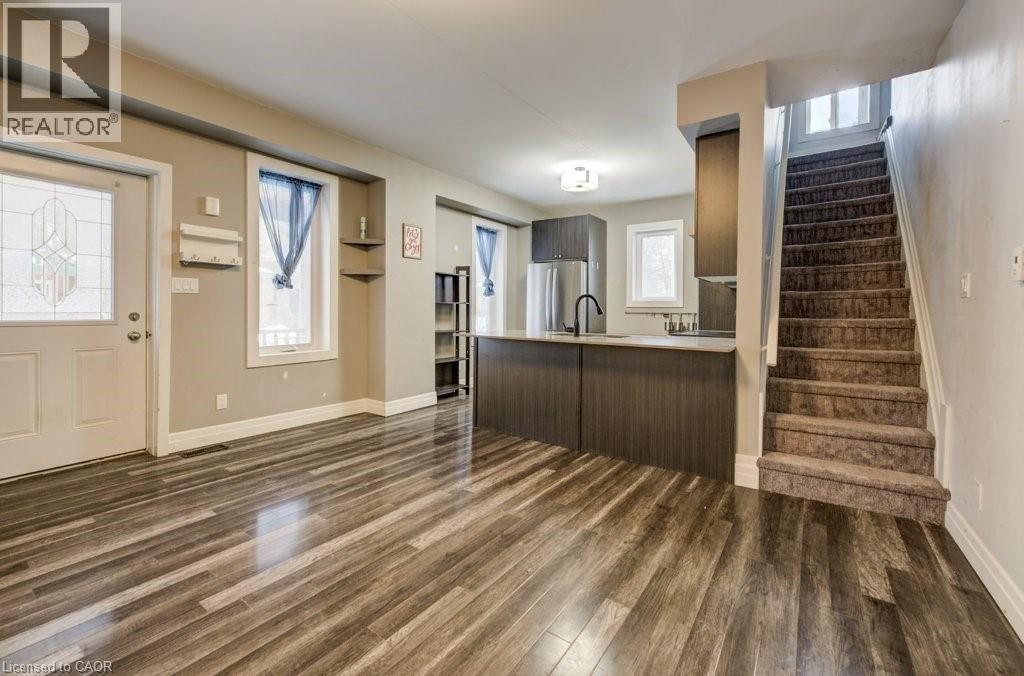 52 Chapel Street, Kitchener, Ontario  N2H 2T1 - Photo 7 - 40791720