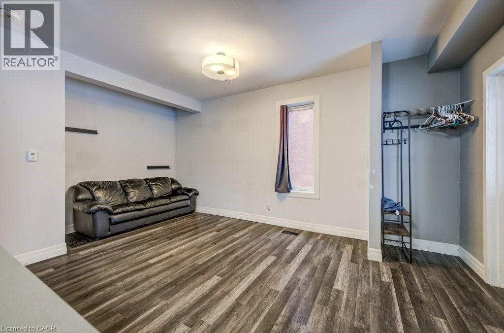 52 Chapel Street, Kitchener, Ontario  N2H 2T1 - Photo 13 - 40791720