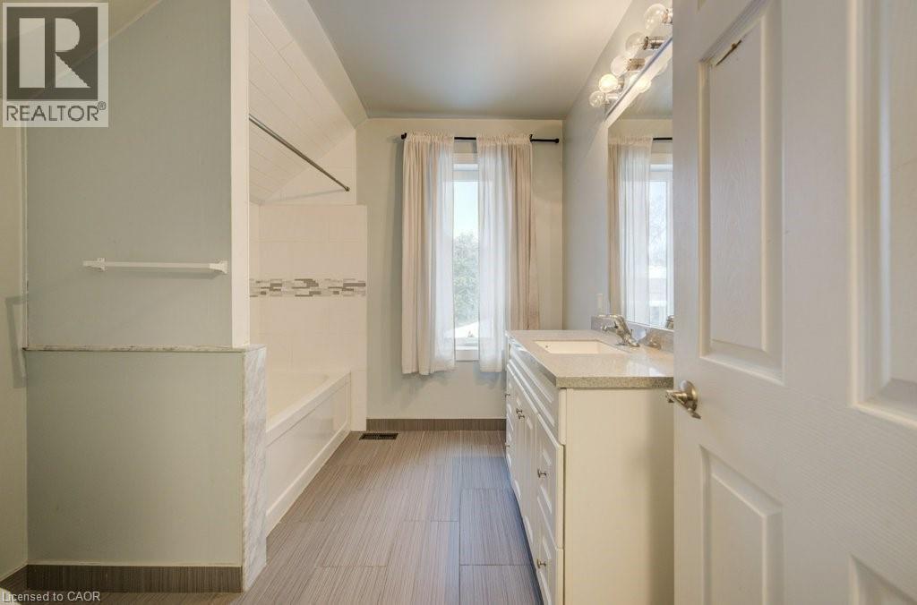 52 Chapel Street, Kitchener, Ontario  N2H 2T1 - Photo 22 - 40791720