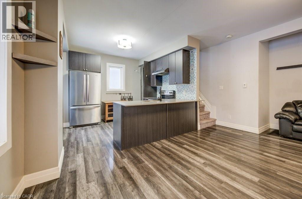 52 Chapel Street, Kitchener, Ontario  N2H 2T1 - Photo 4 - 40791720