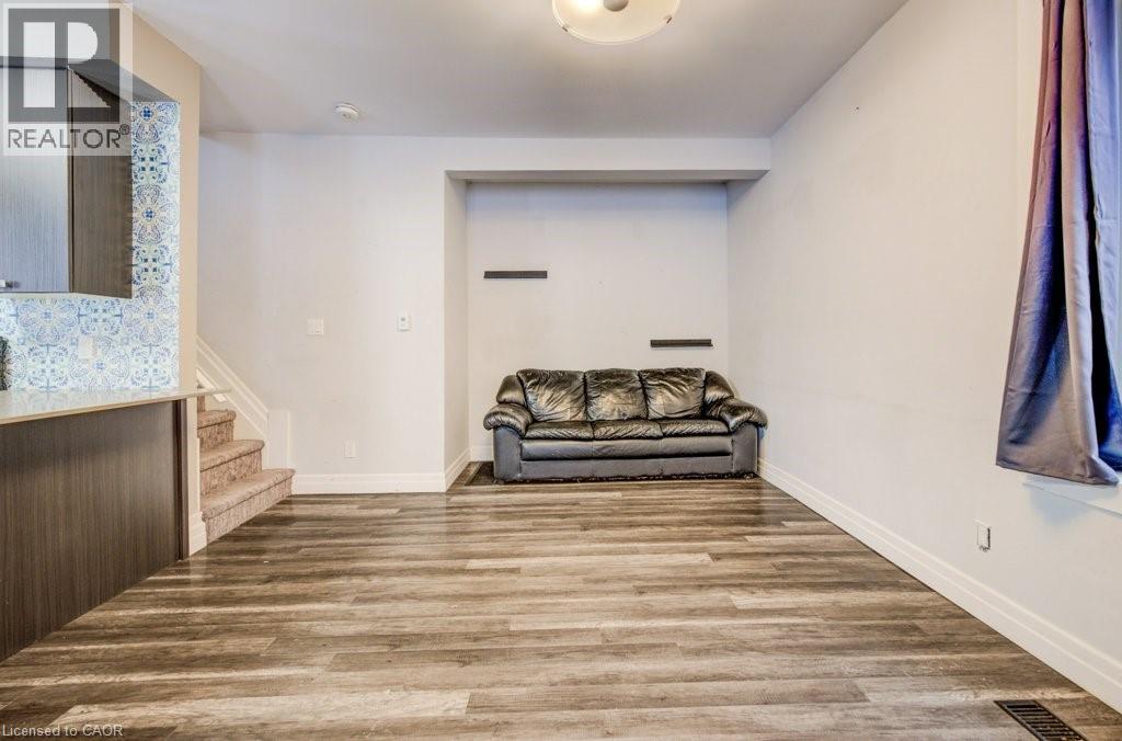 52 Chapel Street, Kitchener, Ontario  N2H 2T1 - Photo 5 - 40791720