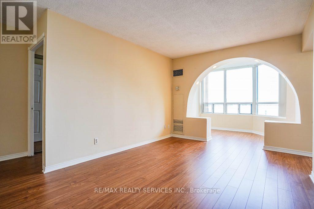 916 - 135 Hillcrest Avenue, Mississauga, Ontario  L5B 4B1 - Photo 11 - W12652042