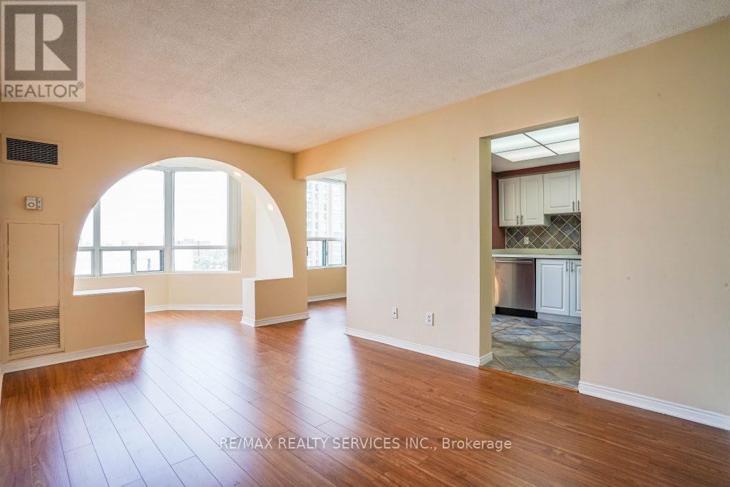 916 - 135 Hillcrest Avenue, Mississauga, Ontario  L5B 4B1 - Photo 16 - W12652042