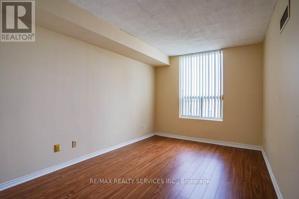 916 - 135 Hillcrest Avenue, Mississauga, Ontario  L5B 4B1 - Photo 20 - W12652042
