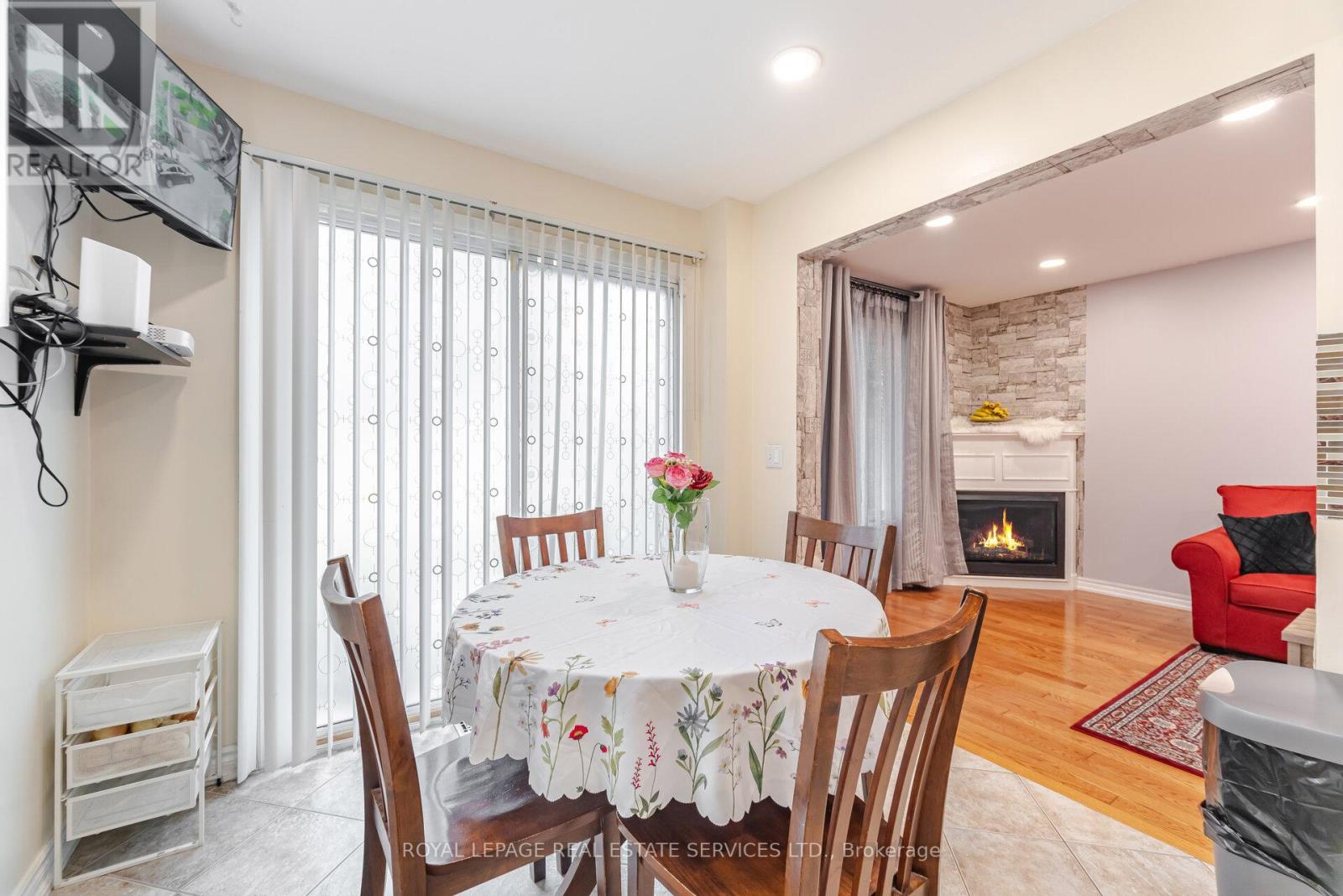 30 - 833 Scollard Court, Mississauga, Ontario  L5V 2B4 - Photo 10 - W12652060