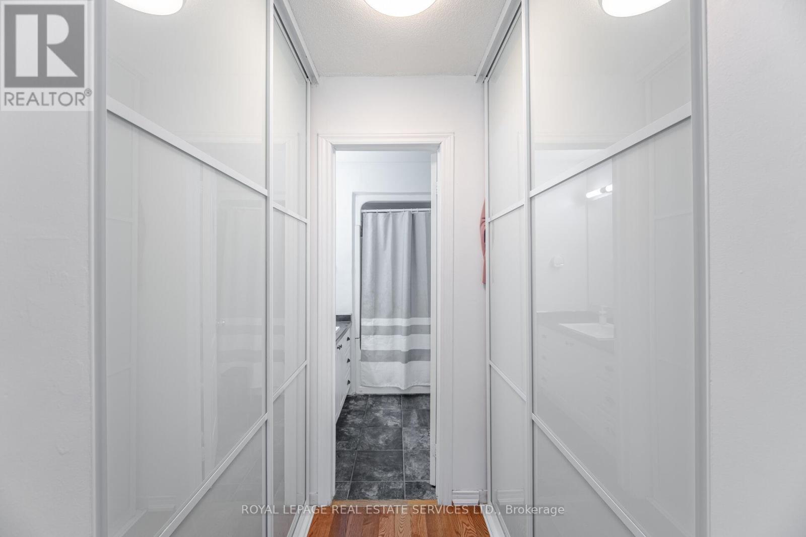 30 - 833 Scollard Court, Mississauga, Ontario  L5V 2B4 - Photo 20 - W12652060