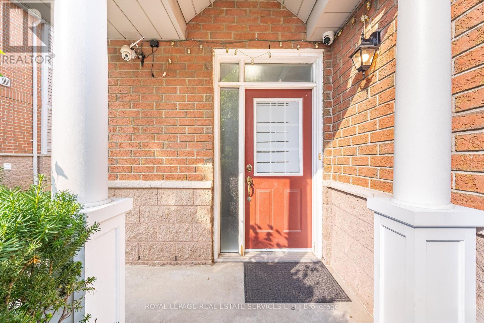 30 - 833 Scollard Court, Mississauga, Ontario  L5V 2B4 - Photo 3 - W12652060