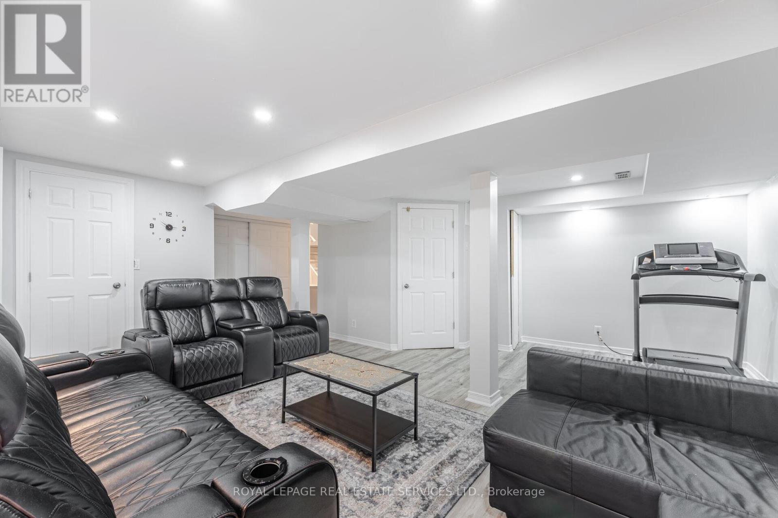 30 - 833 Scollard Court, Mississauga, Ontario  L5V 2B4 - Photo 32 - W12652060