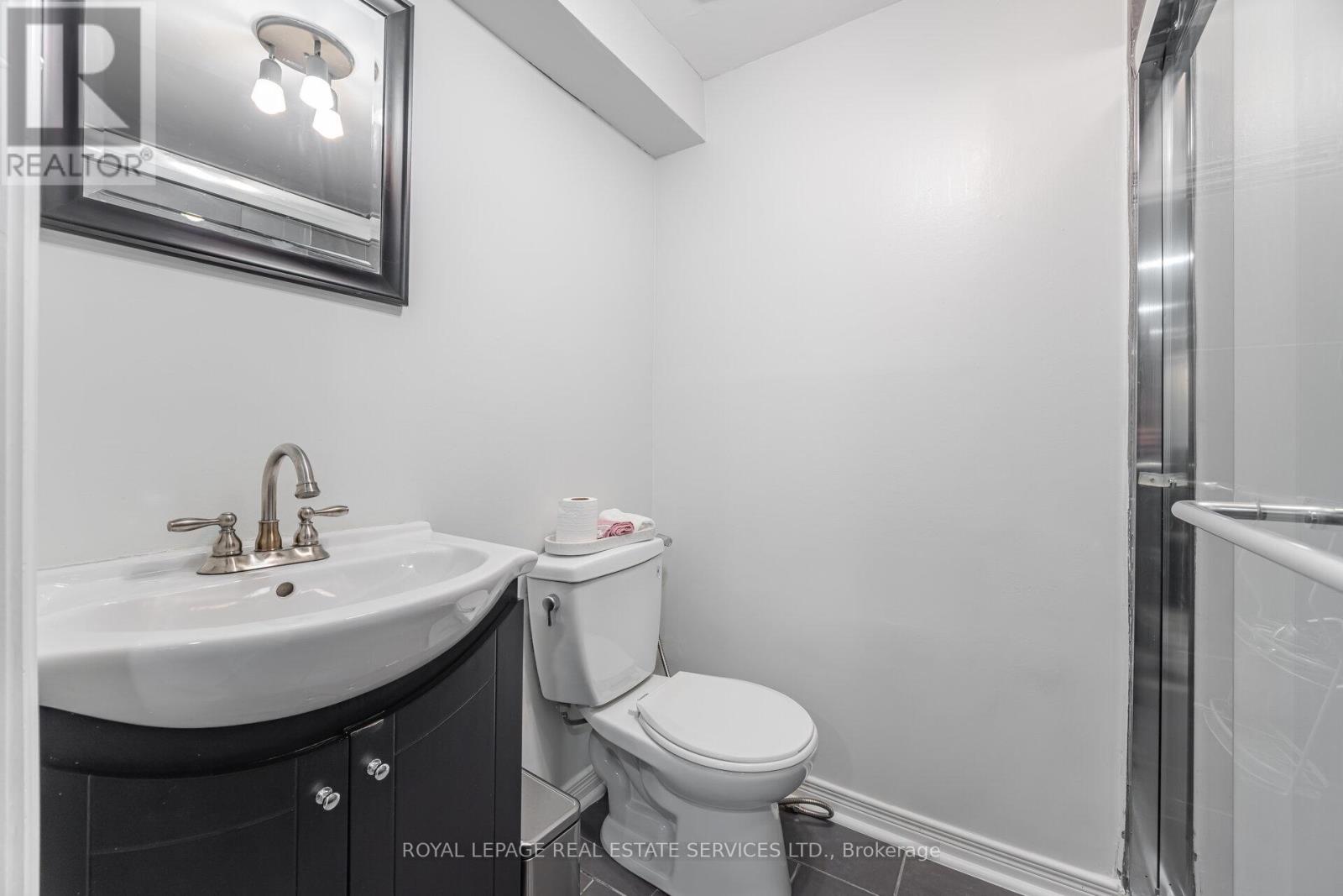 30 - 833 Scollard Court, Mississauga, Ontario  L5V 2B4 - Photo 33 - W12652060