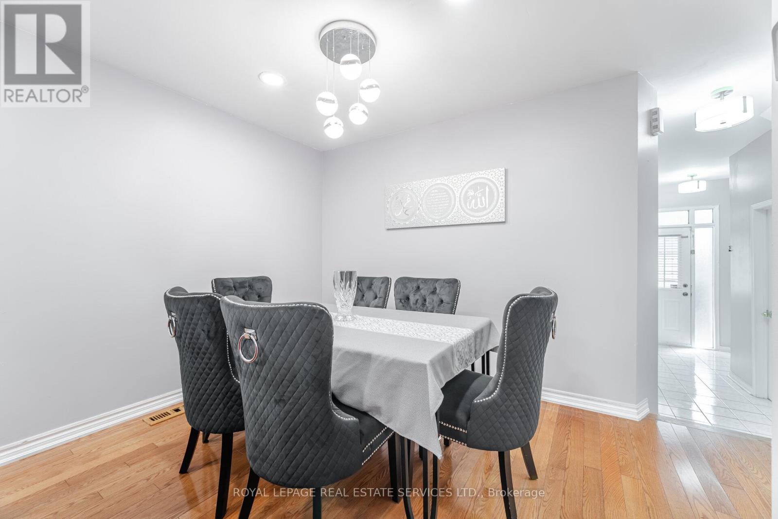 30 - 833 Scollard Court, Mississauga, Ontario  L5V 2B4 - Photo 7 - W12652060