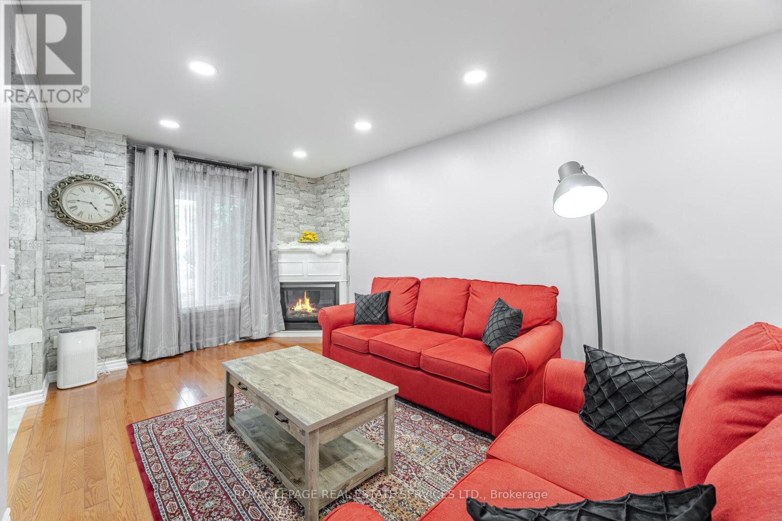 30 - 833 Scollard Court, Mississauga, Ontario  L5V 2B4 - Photo 8 - W12652060