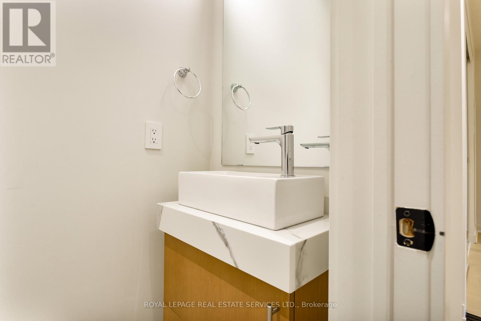 307 - 123 Maurice Drive, Oakville, Ontario  L6K 2W6 - Photo 32 - W12652068