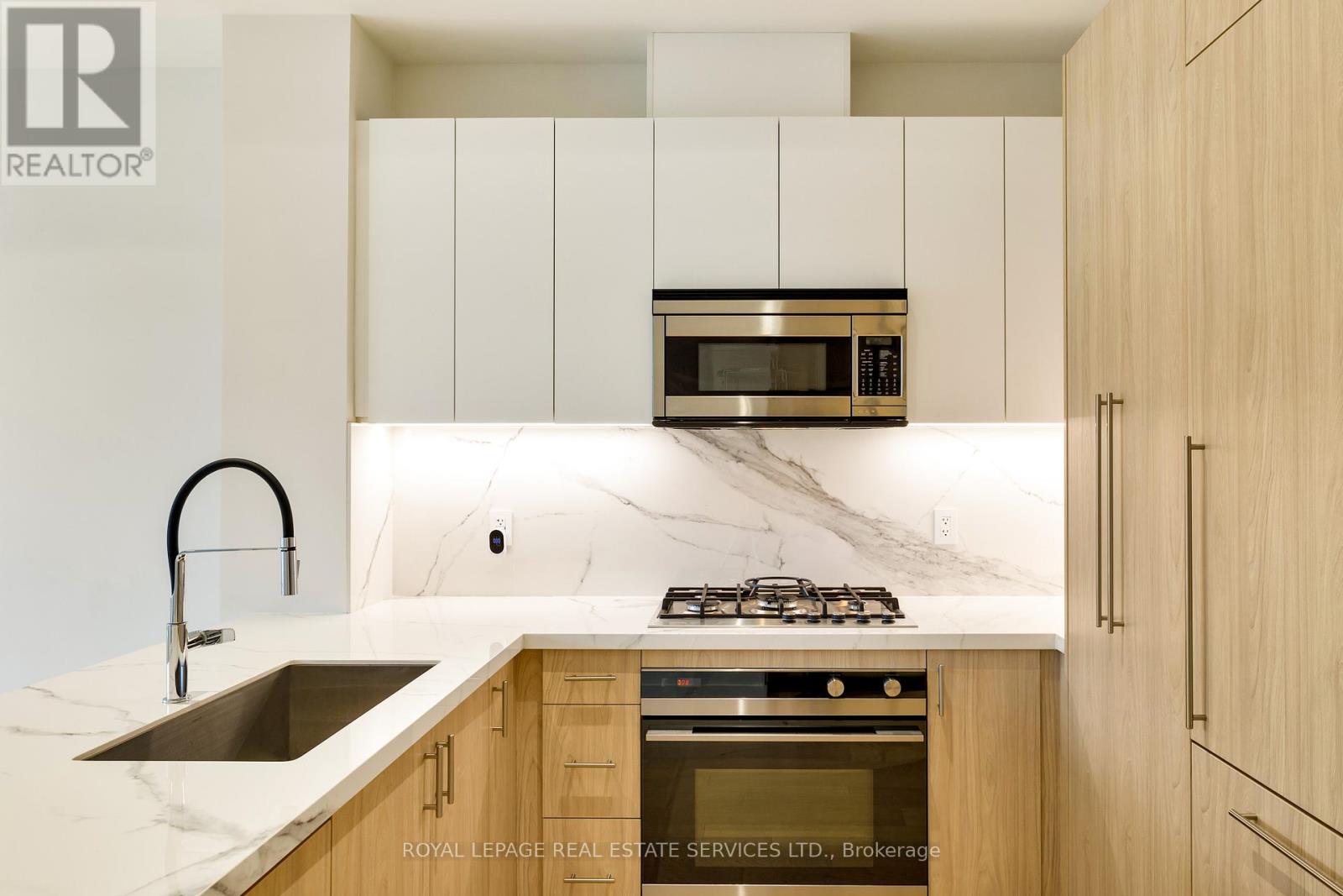 307 - 123 Maurice Drive, Oakville, Ontario  L6K 2W6 - Photo 6 - W12652068