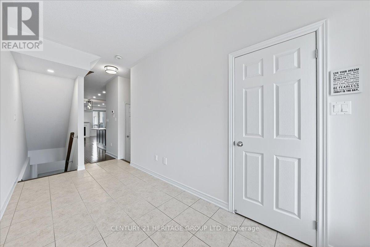 13 Mclaughlin Avenue, Milton, Ontario  L9T 8K2 - Photo 7 - W12652074