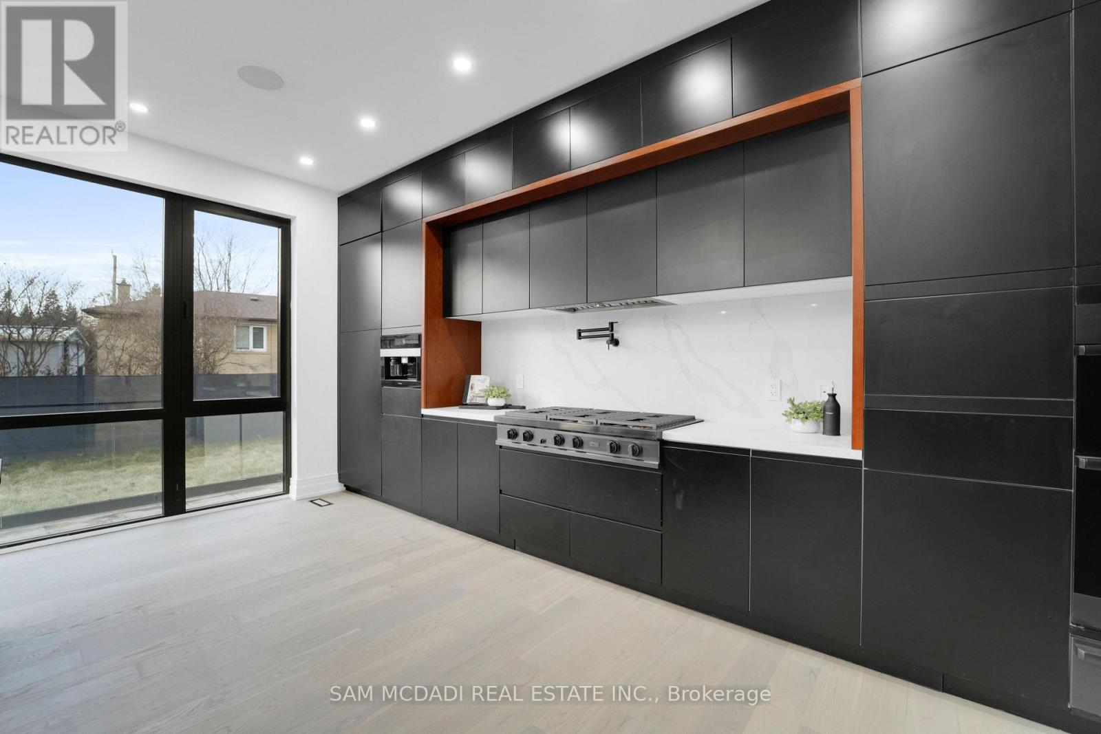 468 Saville Crescent, Oakville, Ontario  L6L 3V1 - Photo 11 - W12652076