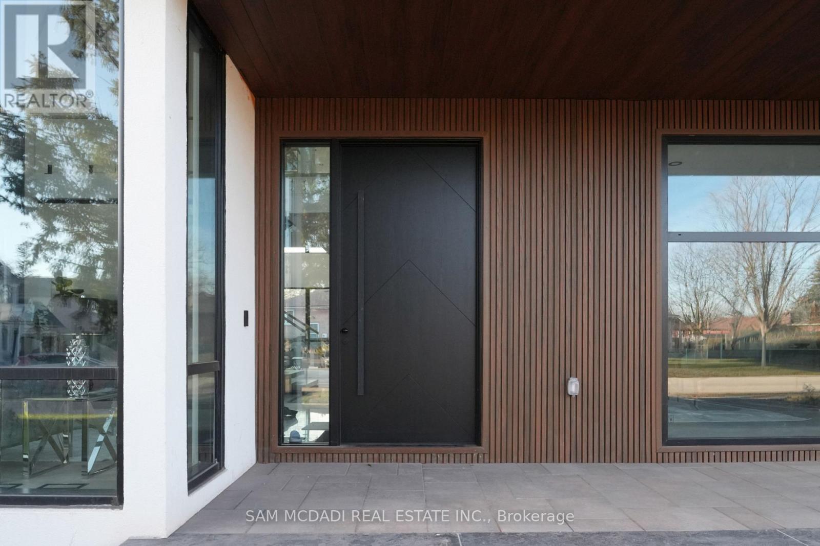 468 Saville Crescent, Oakville, Ontario  L6L 3V1 - Photo 2 - W12652076