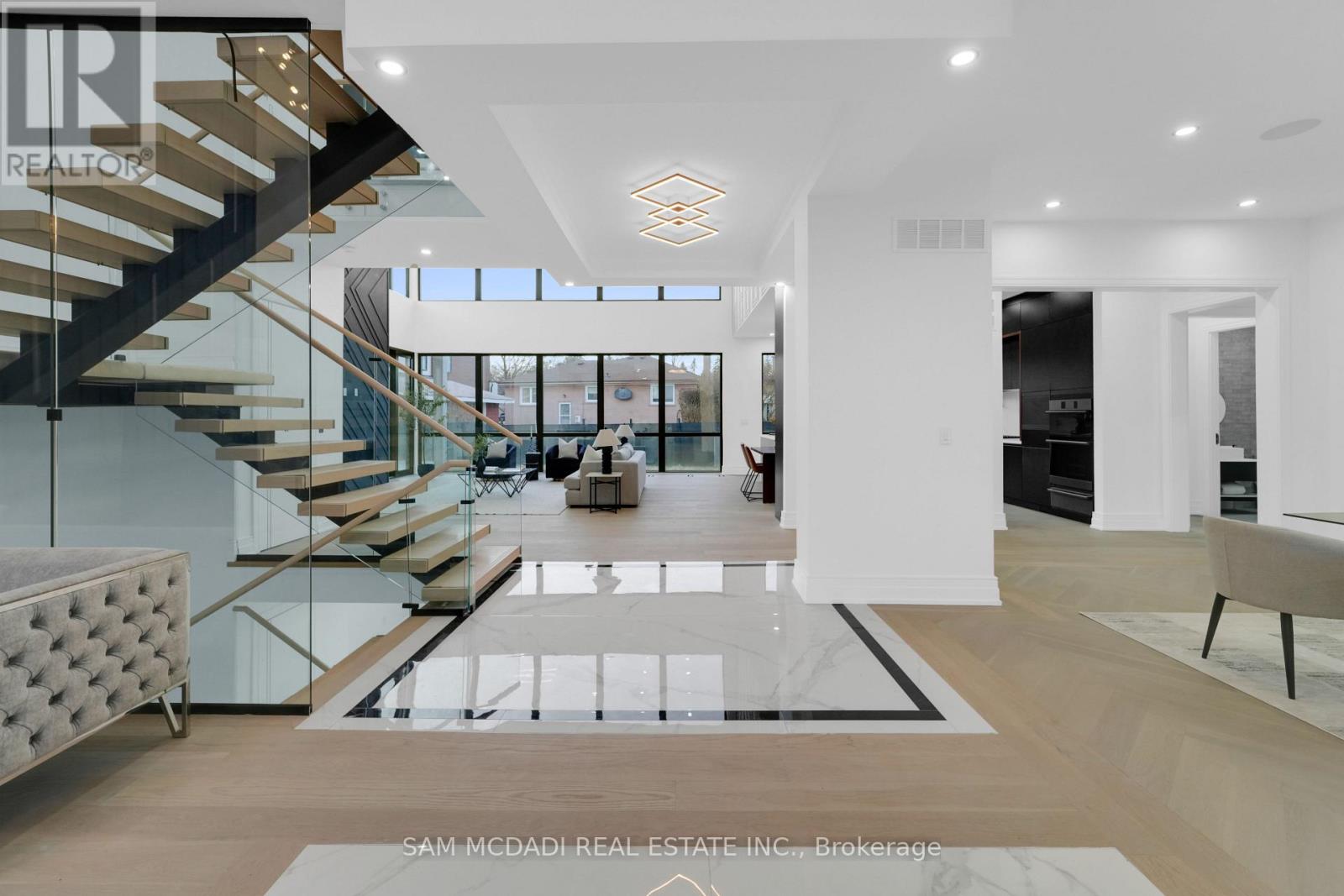 468 Saville Crescent, Oakville, Ontario  L6L 3V1 - Photo 5 - W12652076