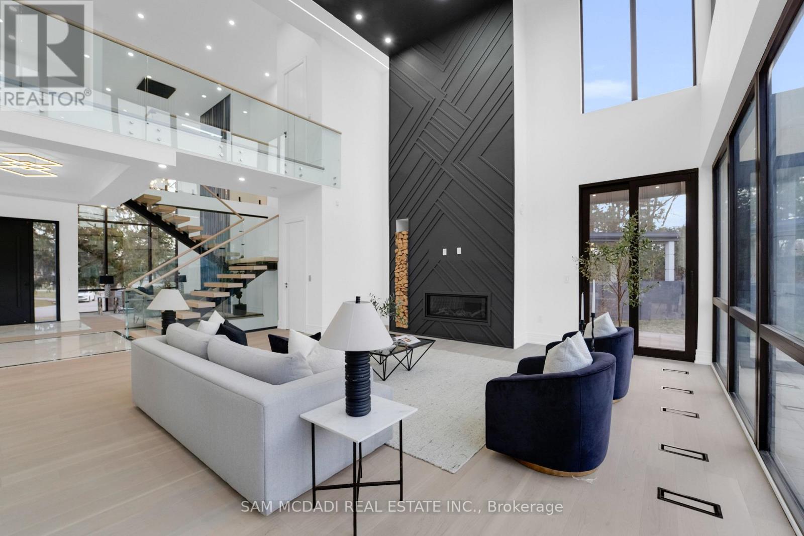 468 Saville Crescent, Oakville, Ontario  L6L 3V1 - Photo 6 - W12652076