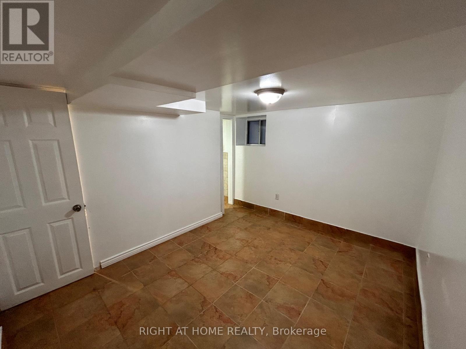 B - 1039 Ossington Avenue, Toronto, Ontario  M6G 3V9 - Photo 5 - W12608644