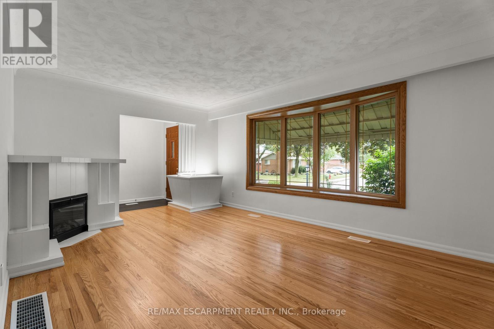 98 Laurier Avenue, Hamilton, Ontario  L9C 3S4 - Photo 6 - X12652044