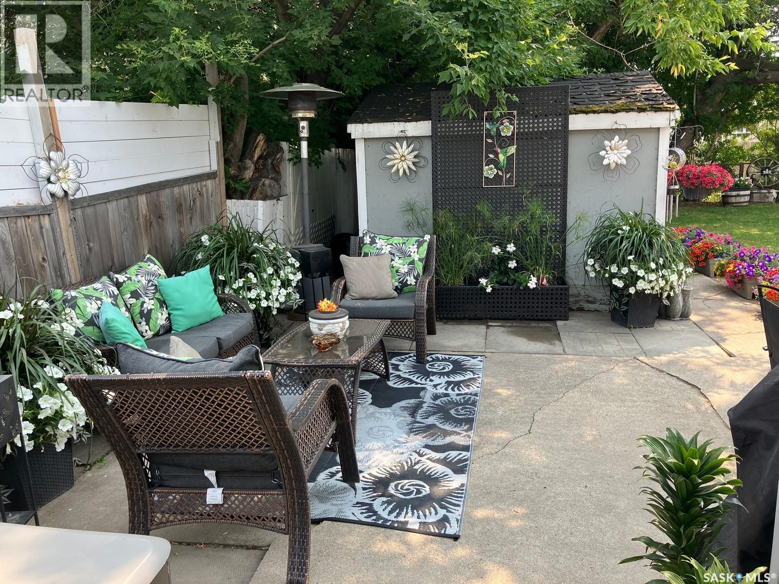 804 - 806 9th Avenue W, Nipawin, Saskatchewan  S0E 1E0 - Photo 3 - SK014517