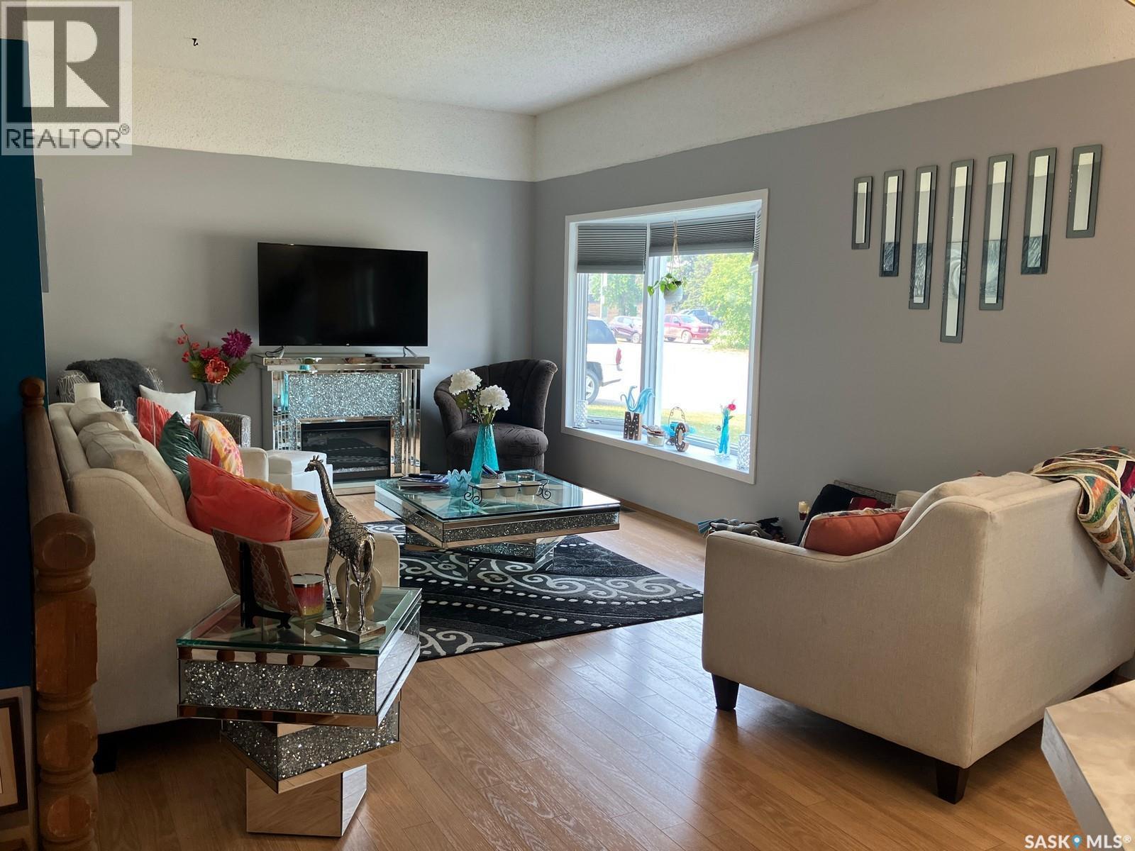 804 - 806 9th Avenue W, Nipawin, Saskatchewan  S0E 1E0 - Photo 11 - SK014517