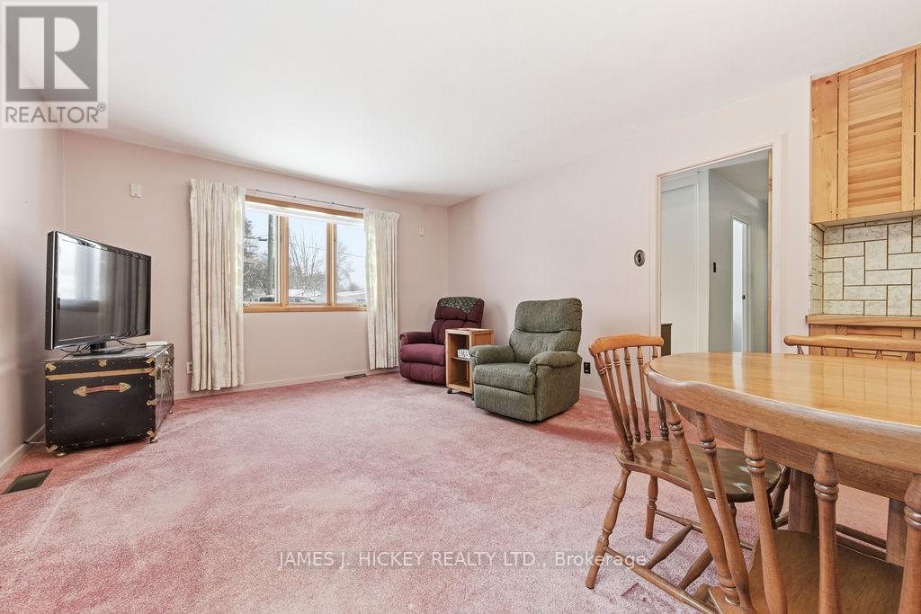 94 Glendale Avenue, Deep River, Ontario  K0J 1P0 - Photo 16 - X12652092