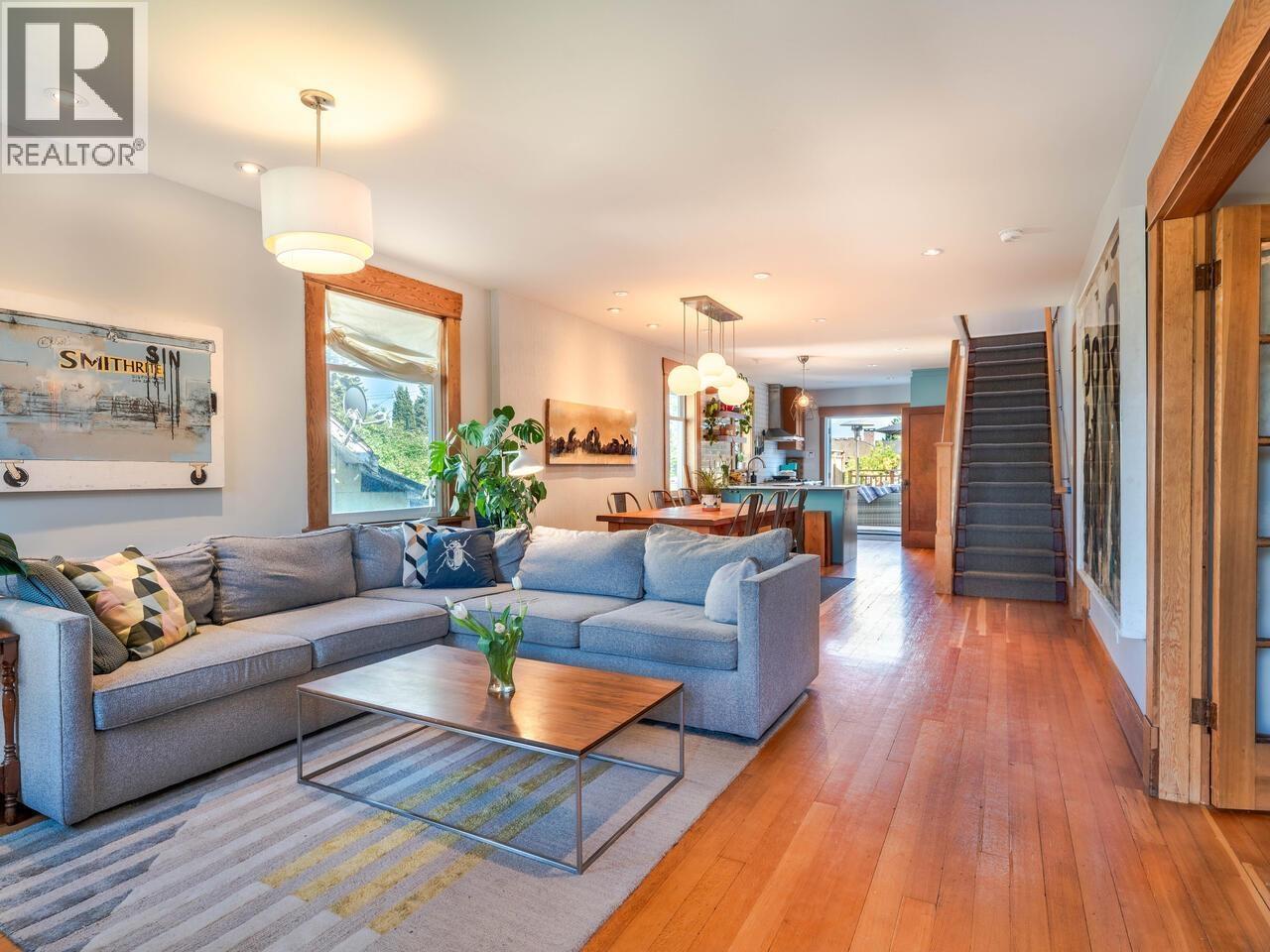 1124 TENTH AVENUE, New Westminster, British Columbia