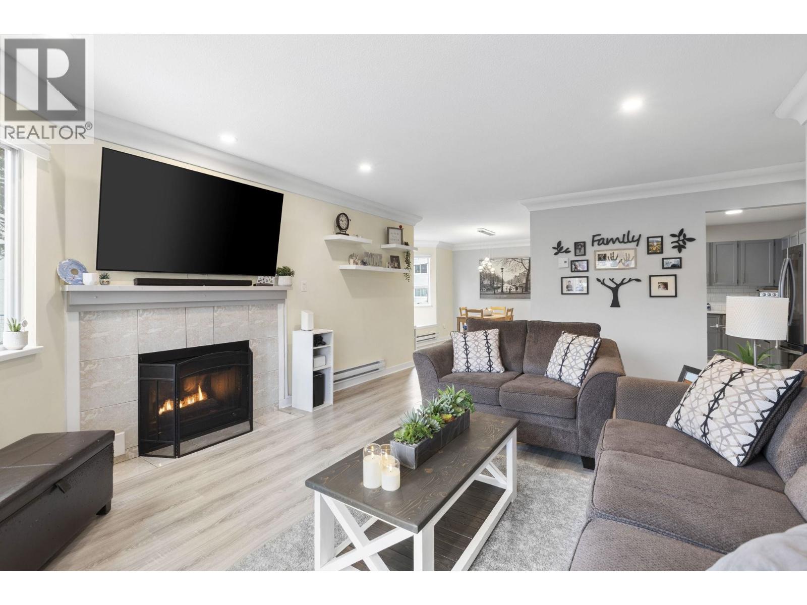 102 22222 119 Avenue, Maple Ridge, British Columbia  V2X 2Y9 - Photo 2 - R3075026